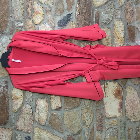 Fabletics Ecosatin Robe - Picture 4 of 13